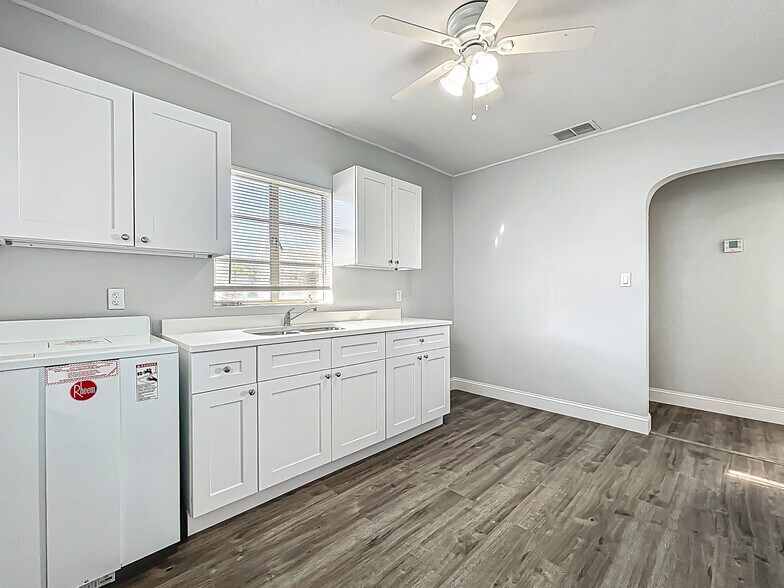 More Photos Of 1976 W Fairbanks Ave, Winter Park General Retail For Sale