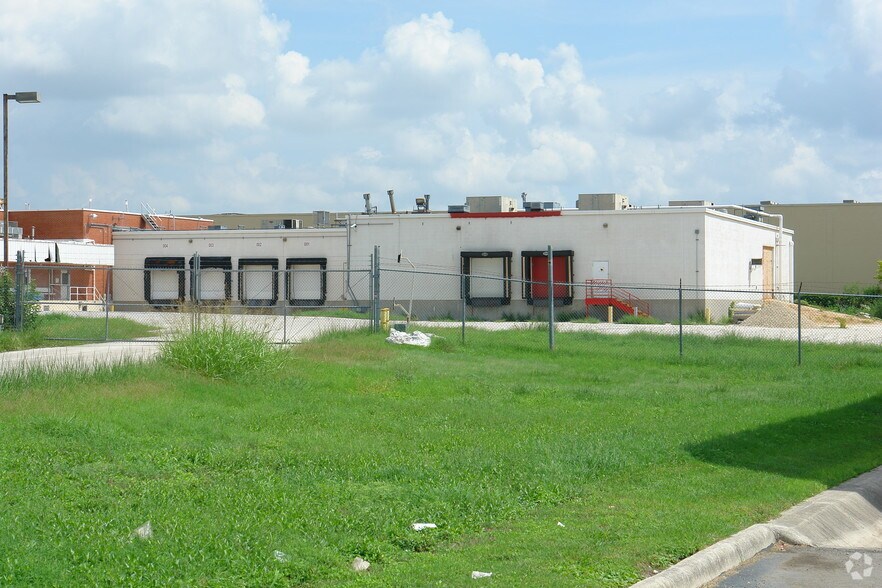 More Photos Of 1930 Hormel Dr, San Antonio Industrial For Sale