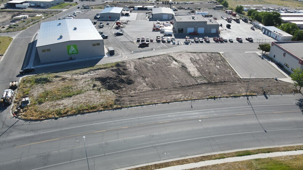 More Photos Of 60 1100 West St, Tooele Showroom For Lease