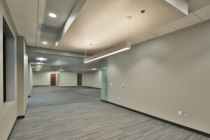 More Photos Of 13943 Balboa Blvd, Sylmar Warehouse For Lease