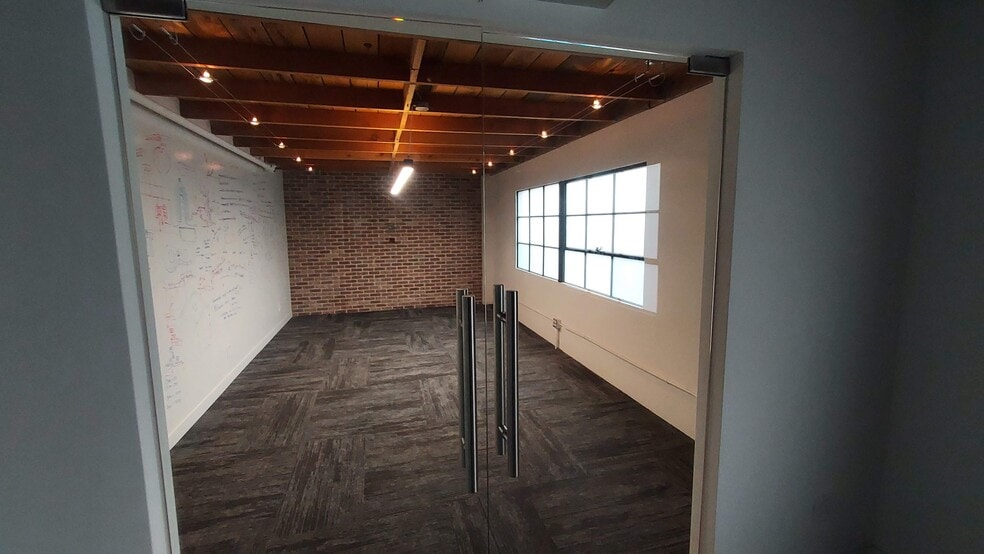 More Photos Of 215 O'Neill Ave, Belmont Warehouse For Lease