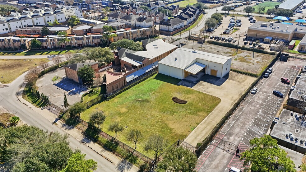 More Photos Of 6305 Beverlyhill St, Houston Warehouse For Sale