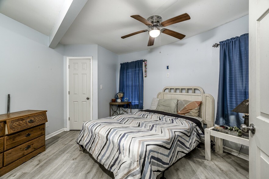More Photos Of 100 E Fort Macon Rd, Atlantic Beach Restaurant For Sale