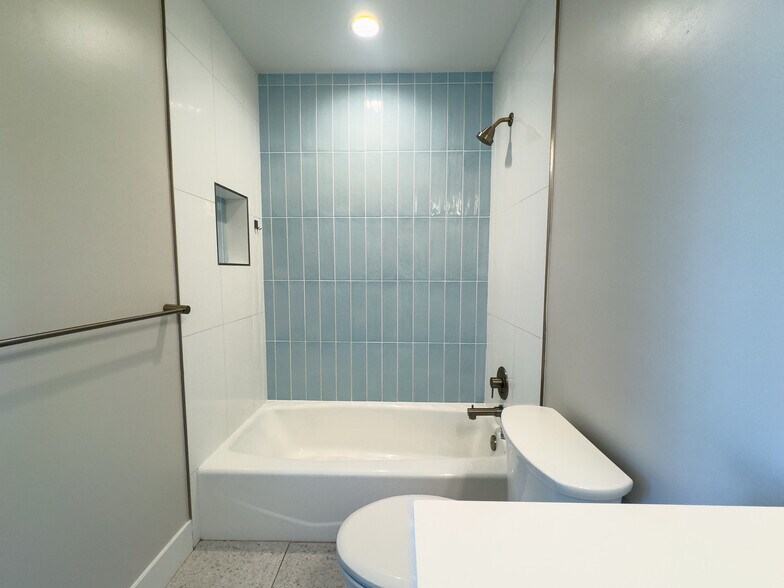 More Photos Of 1420 Pacific Beach Dr, San Diego Apartments For Sale