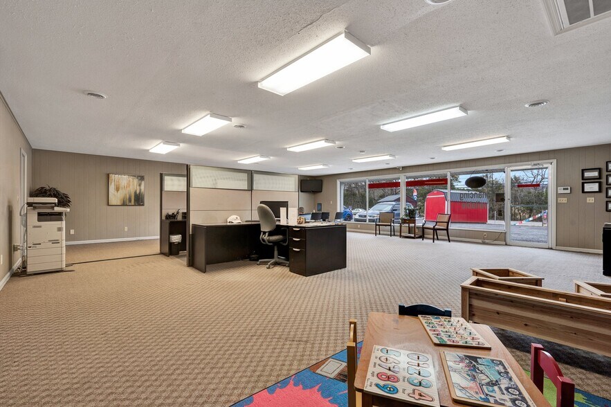 More Photos Of 6878 N Lee Hwy, Cleveland Storefront Retail Office For Sale