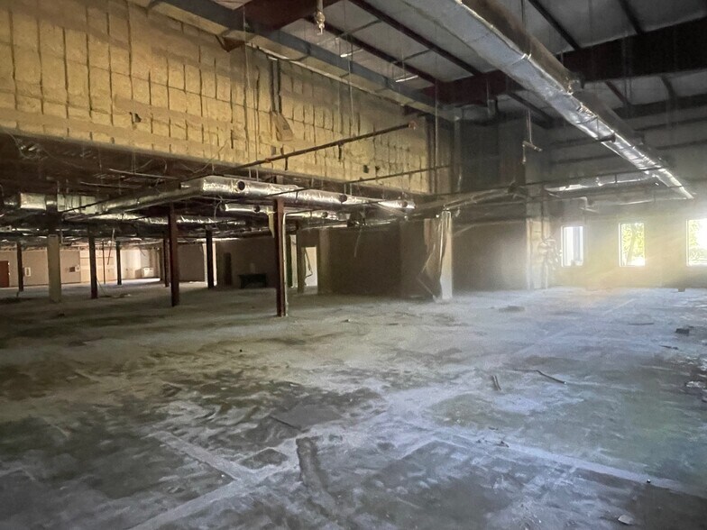 More Photos Of 177 Technology Pky, Auburn Light Manufacturing For Sale