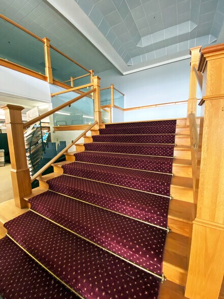 More Photos Of 145 Portsmouth Ave, Stratham Freestanding For Lease