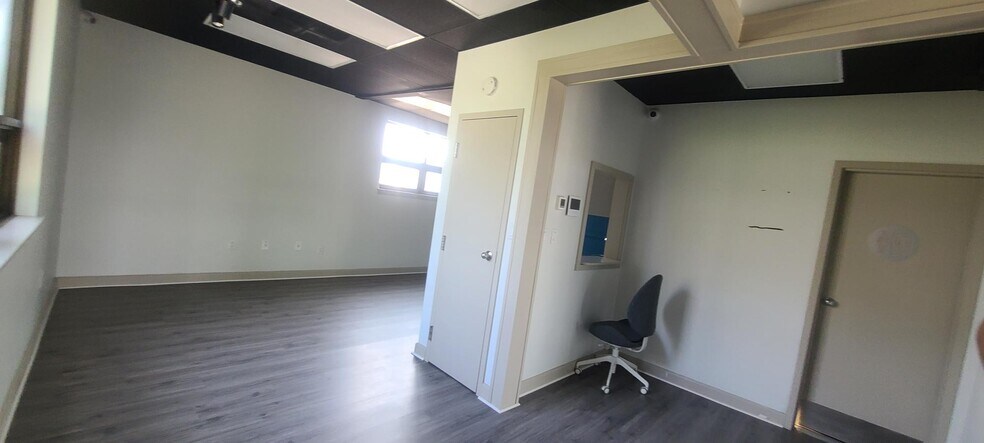 More Photos Of 480-490 Route 17, Paramus Restaurant For Lease