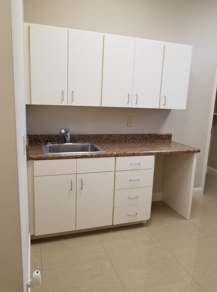 More Photos Of 1604 E Fire Tower Rd, Greenville Office For Lease