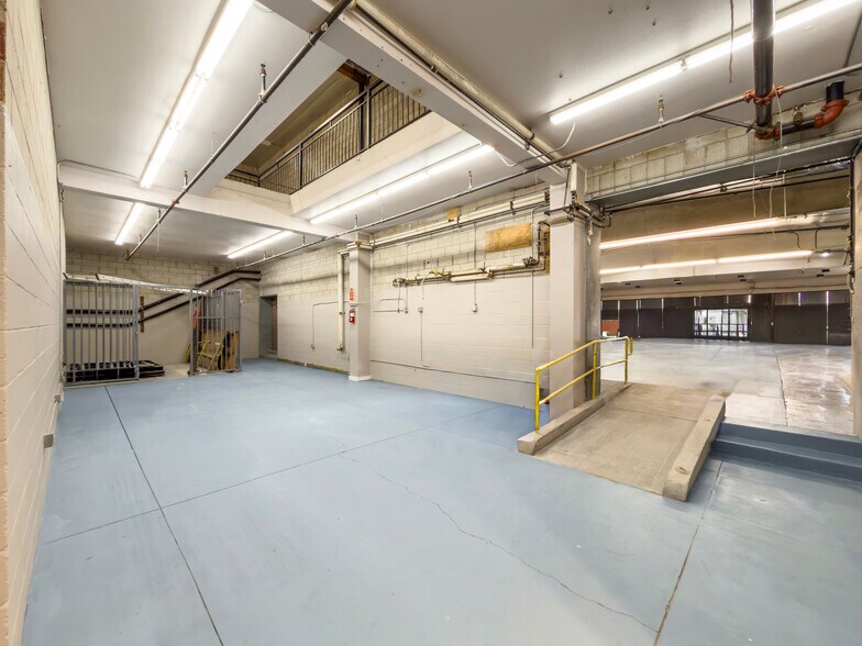 More Photos Of 537 S Glendora Ave, West Covina Freestanding For Lease