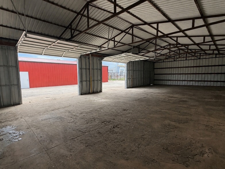 More Photos Of 1704 NW 6th St, Oklahoma City Warehouse For Lease