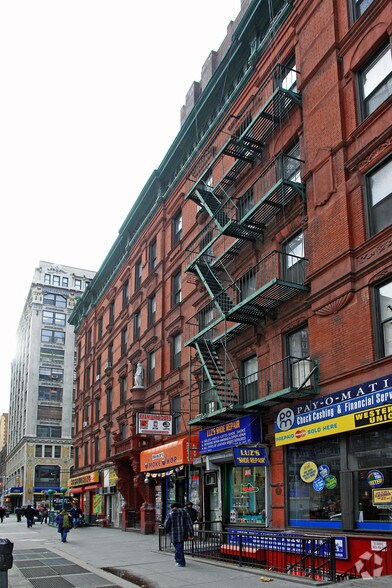 More Photos Of 200 W 14th St, New York Apartments For Sale