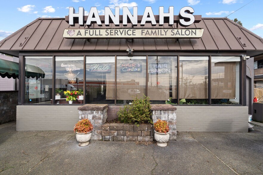 More Photos Of 1304 Ocean Beach Hwy, Longview Storefront Retail Office For Sale