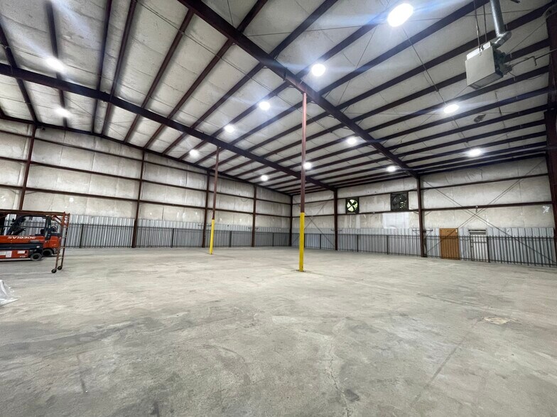 More Photos Of 337 Industrial Dr, Jackson Distribution For Lease