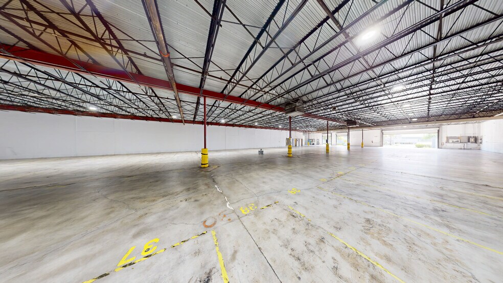 More Photos Of 8007-8115 NW 74th Ave, Miami Warehouse For Lease