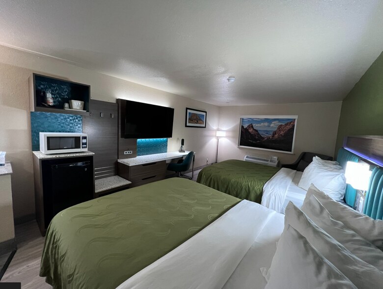 More Photos Of 2401 E Highway 90, Alpine Hotel For Sale
