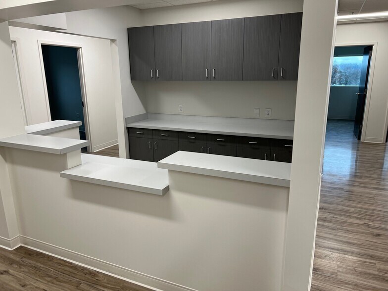 More Photos Of 8401 Medical Plaza Dr, Charlotte Medical For Lease