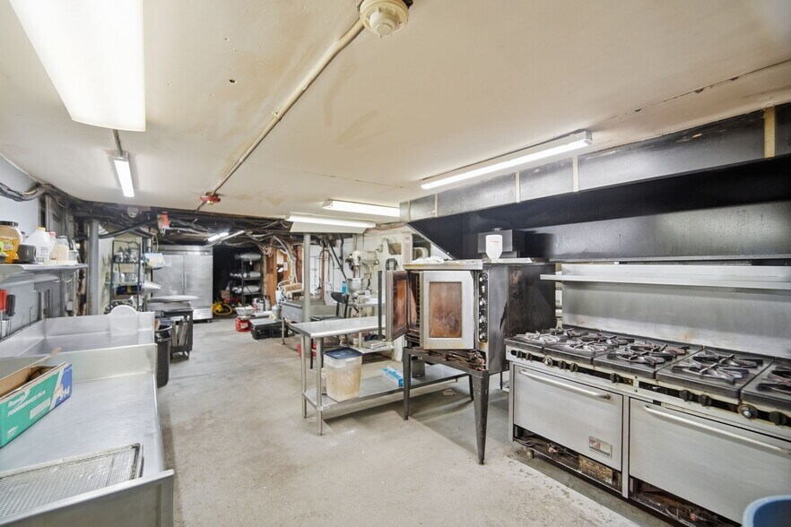 More Photos Of 100 Mountain Rd, Easthampton Restaurant For Sale