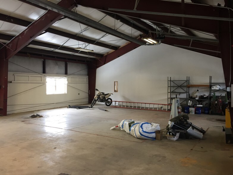 More Photos Of 150 Shippenport Rd, Landing Warehouse For Lease