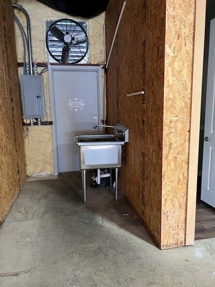 More Photos Of 12440 Trail Driver, Austin Warehouse For Lease