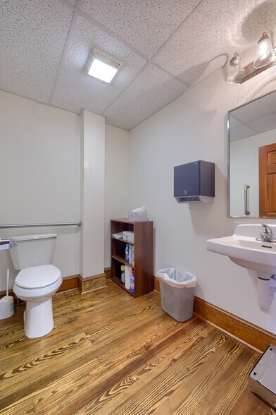 More Photos Of 135 Rothsville Station Rd, Lititz Office Residential For Lease