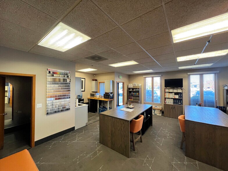 More Photos Of 1881 Commerce Dr, Elk Grove Village Office For Sale