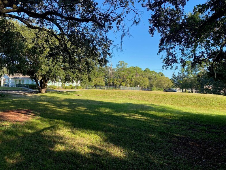 More Photos Of 9065 Ellis Rd, Melbourne Research And Development For Sale