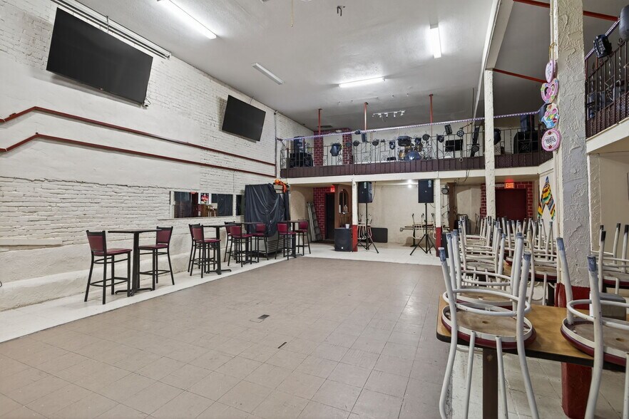 More Photos Of 974 E Main St, Santa Paula Restaurant For Sale