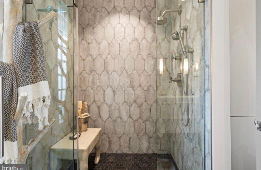 More Photos Of 5169 Macarthur Blvd NW, Washington Office Residential For Lease