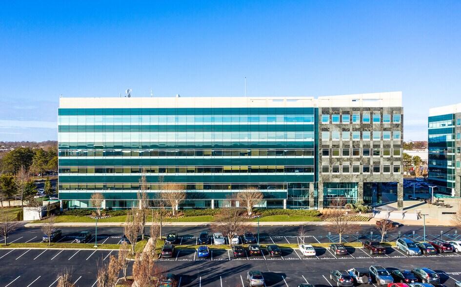 More Photos Of 100 Motor Pkwy, Hauppauge Office For Lease