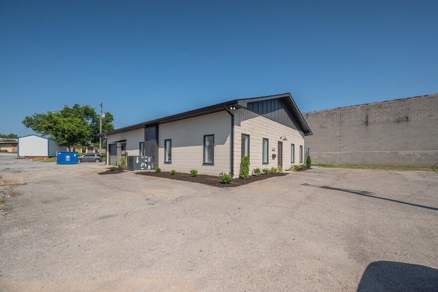 More Photos Of 2703 Grandview Ave, Nashville Office For Sale