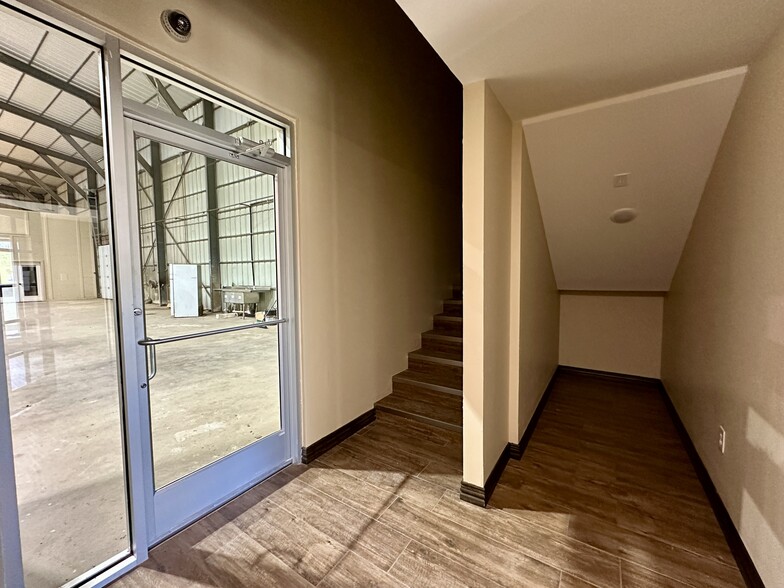 More Photos Of 3015 Burleson Blvd, Burleson Warehouse For Sale