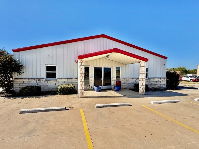 More Photos Of 14800 IH 35, Dilley Industrial For Sale
