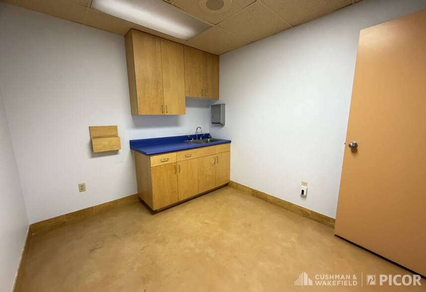 More Photos Of 1980 W Hospital Dr, Tucson Medical For Sale