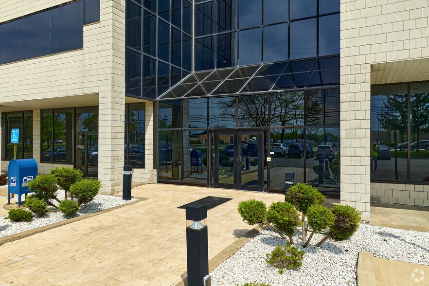 More Photos Of 3136 S Winton Rd, Rochester Office For Lease