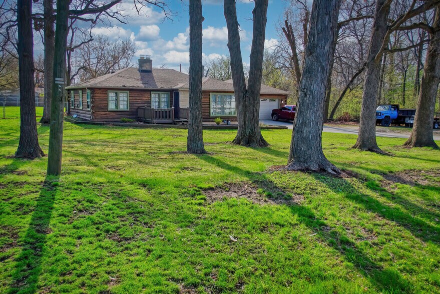 More Photos Of 2324 Hillegas Rd, Fort Wayne Specialty For Sale