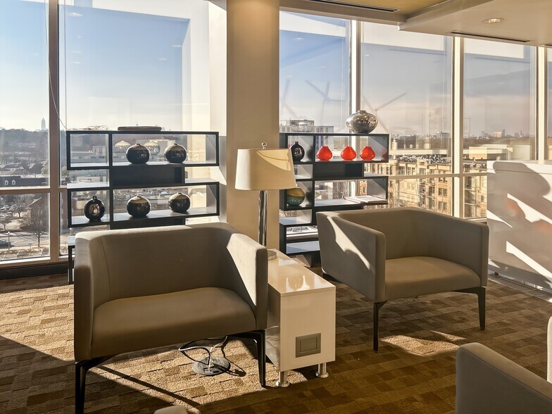 More Photos Of 1 W Court Sq, Decatur Office For Lease