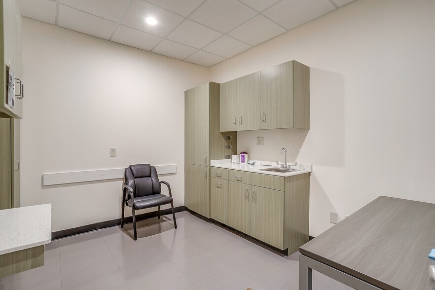 More Photos Of 221 Regency Pky, Mansfield Medical For Lease