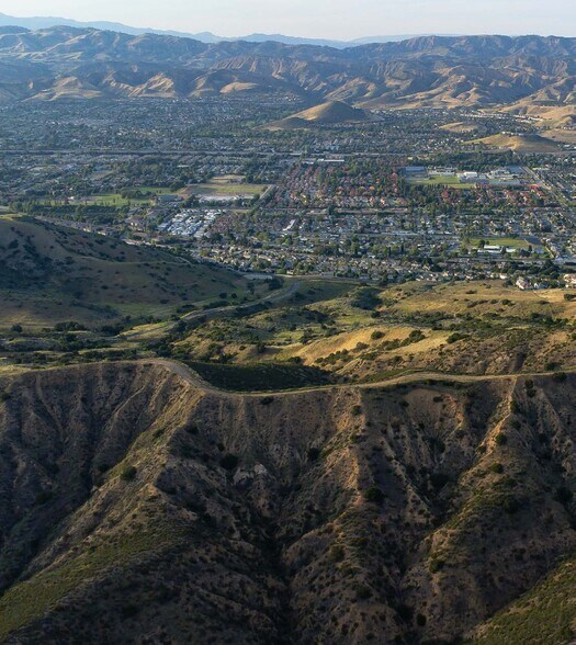 More Photos Of 4100 Guardian St, Simi Valley Distribution For Lease