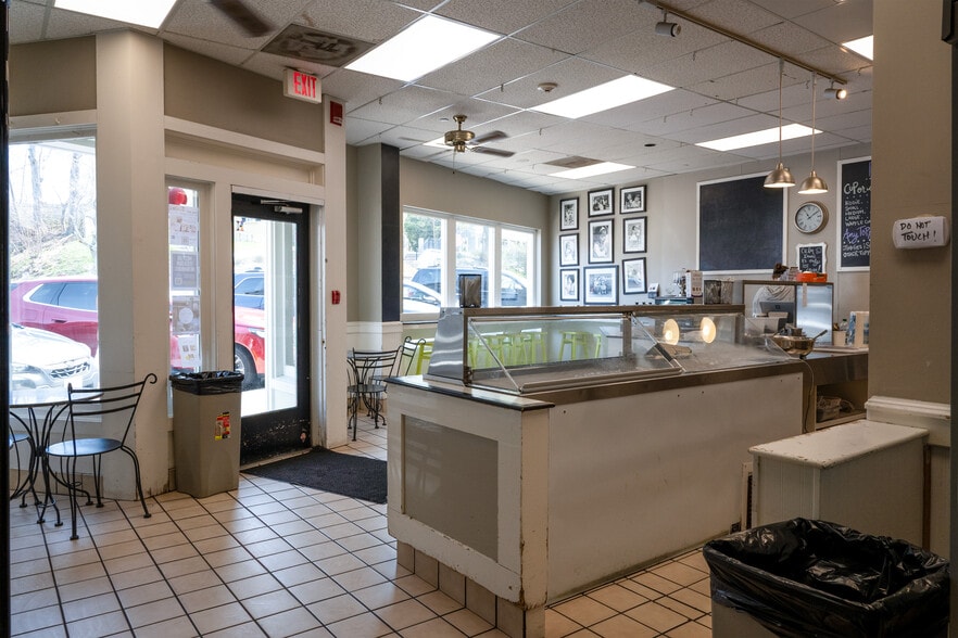 More Photos Of 19 Main St, Hingham Storefront Retail Office For Lease