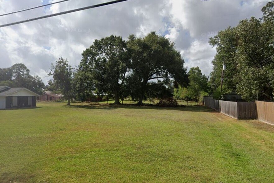 More Photos Of 1420 S 29th St, Nederland Land For Sale
