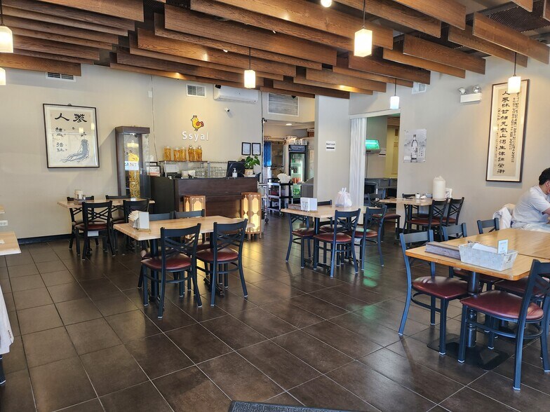 More Photos Of 4201 W Lawrence Ave, Chicago Restaurant For Sale