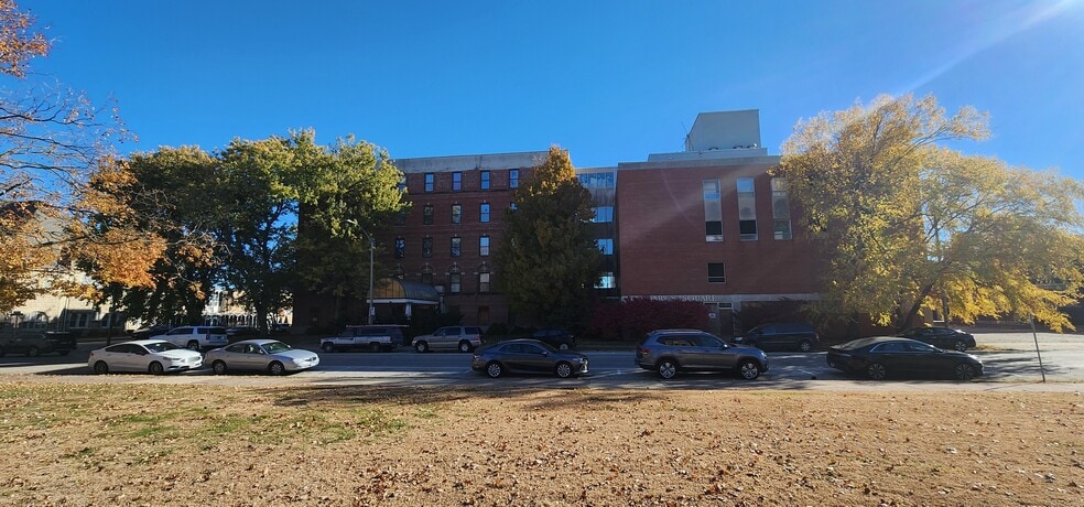 More Photos Of 239 S Cherry St, Galesburg Skilled Nursing Facility For Sale