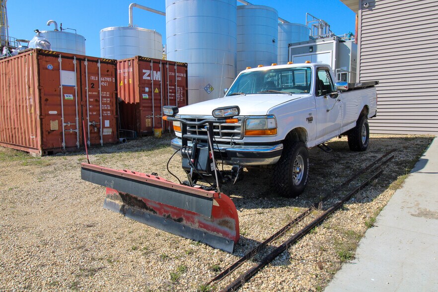More Photos Of 5640 44th Ave S, Clinton Industrial For Sale