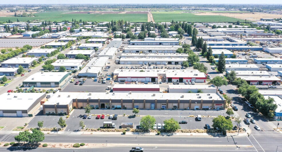 More Photos Of 5816 E Shields Ave, Fresno Warehouse For Lease