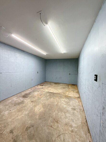 More Photos Of 4127 Weslow St, Houston Industrial For Lease