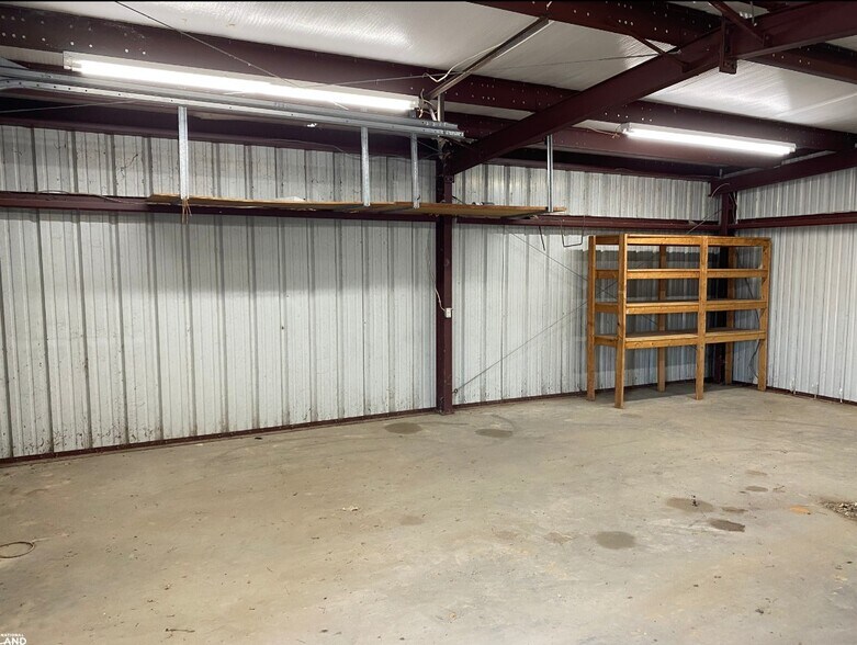 More Photos Of 1701 S Timber St, Stuttgart Office Residential For Sale