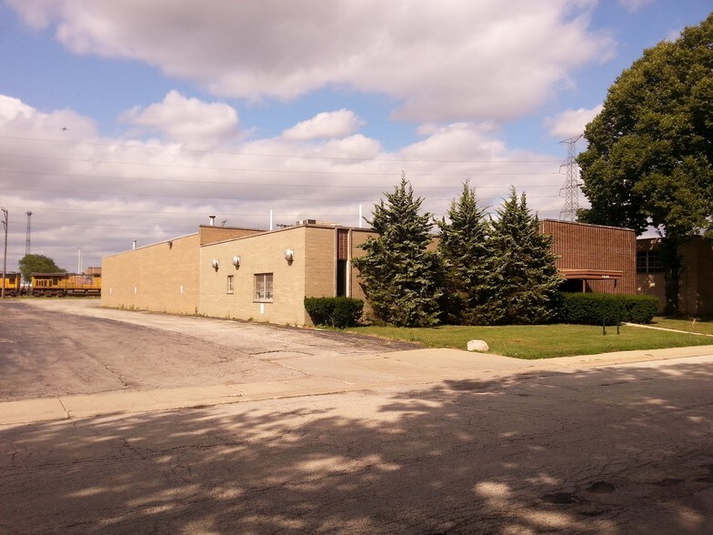 More Photos Of 5520 McDermott Dr, Berkeley Warehouse For Sale