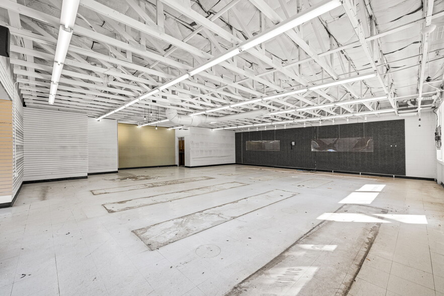 More Photos Of 2601 J St, Sacramento Freestanding For Lease