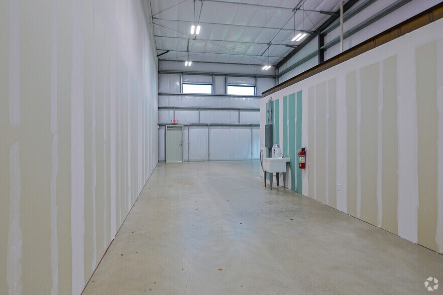 More Photos Of 113 Cantera Way, Georgetown Light Distribution For Lease